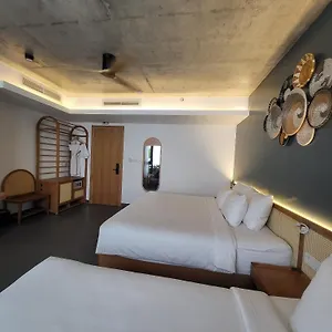 Leaf Beachfront Hotel
